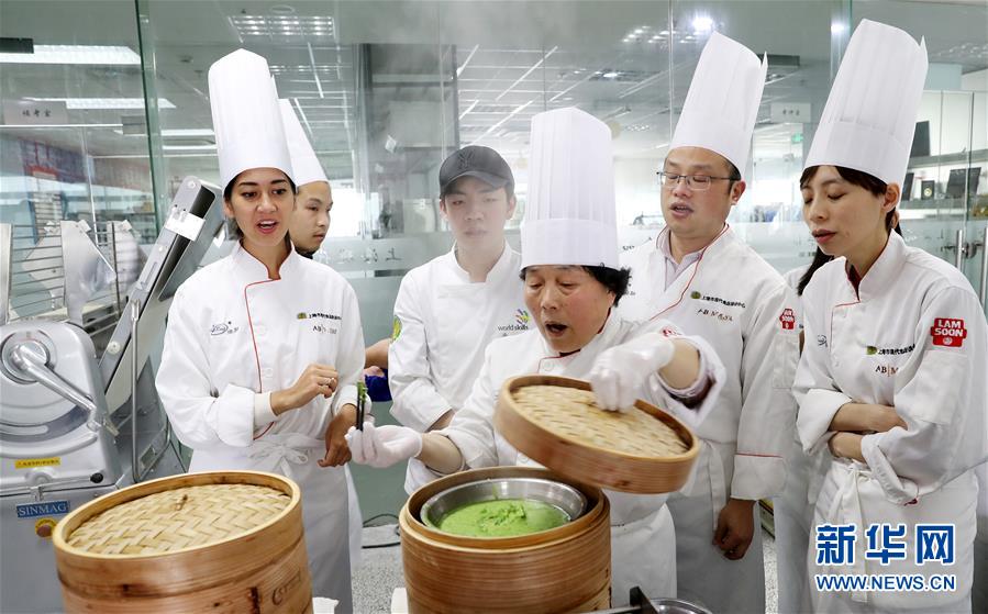 我突然理解為什么聯通電信平安招行各路企業號都找小姐姐跳舞了
