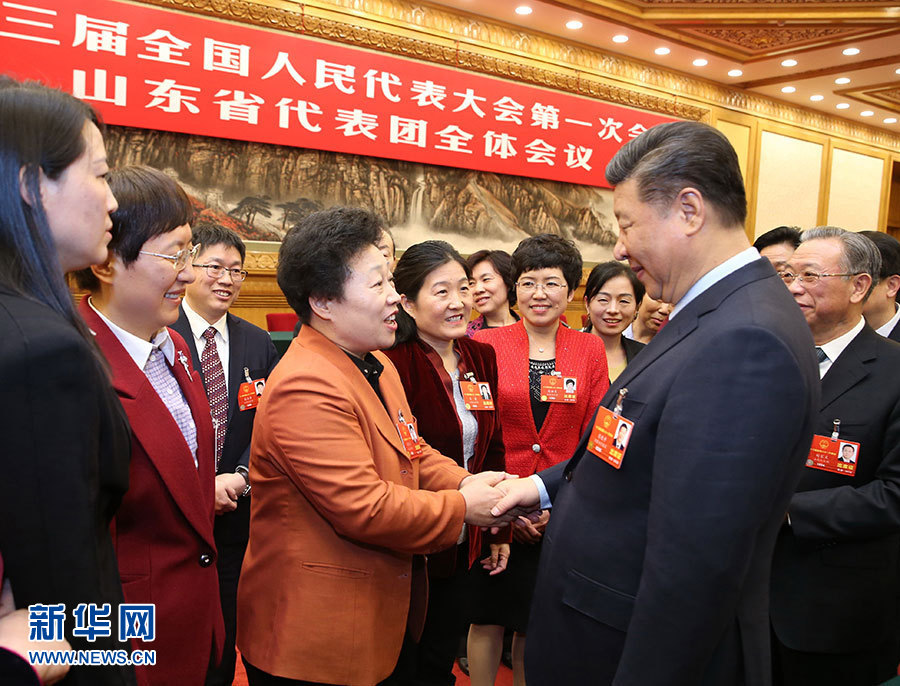 世界首富貝佐斯離婚后首次帶新歡公開露面，看來是認真的了