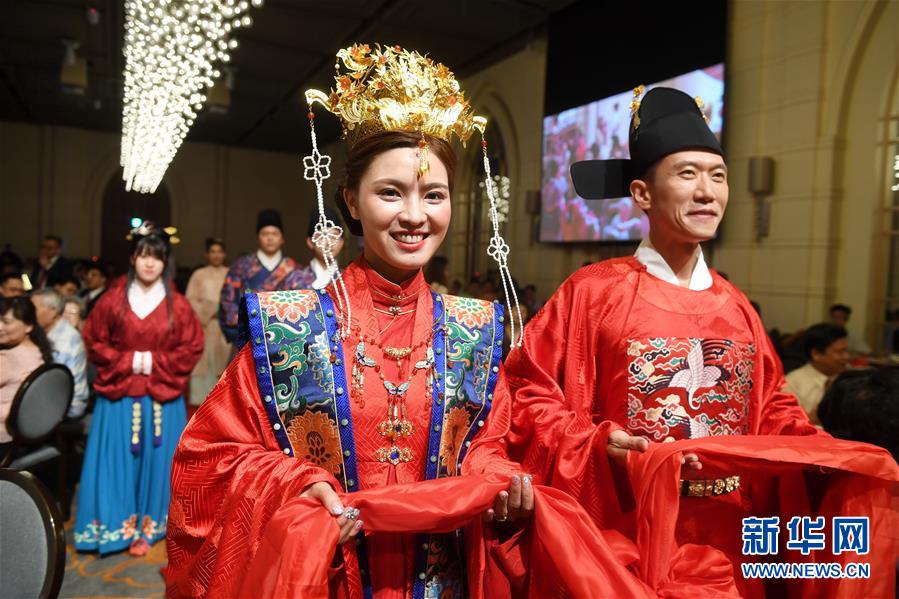 停更、報(bào)警、傳團(tuán)隊(duì)被挖……李子柒和資本的“明爭(zhēng)暗斗”