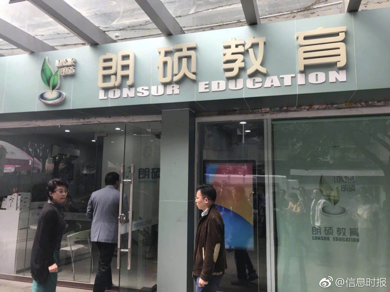 兄弟三人，神作二連，成龍與洪金寶誰更強