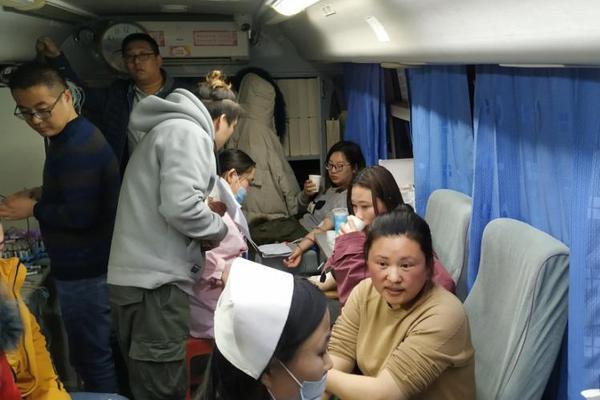 全國(guó)首批！32T氫燃料電池垃圾勾臂車亮相大灣區(qū)